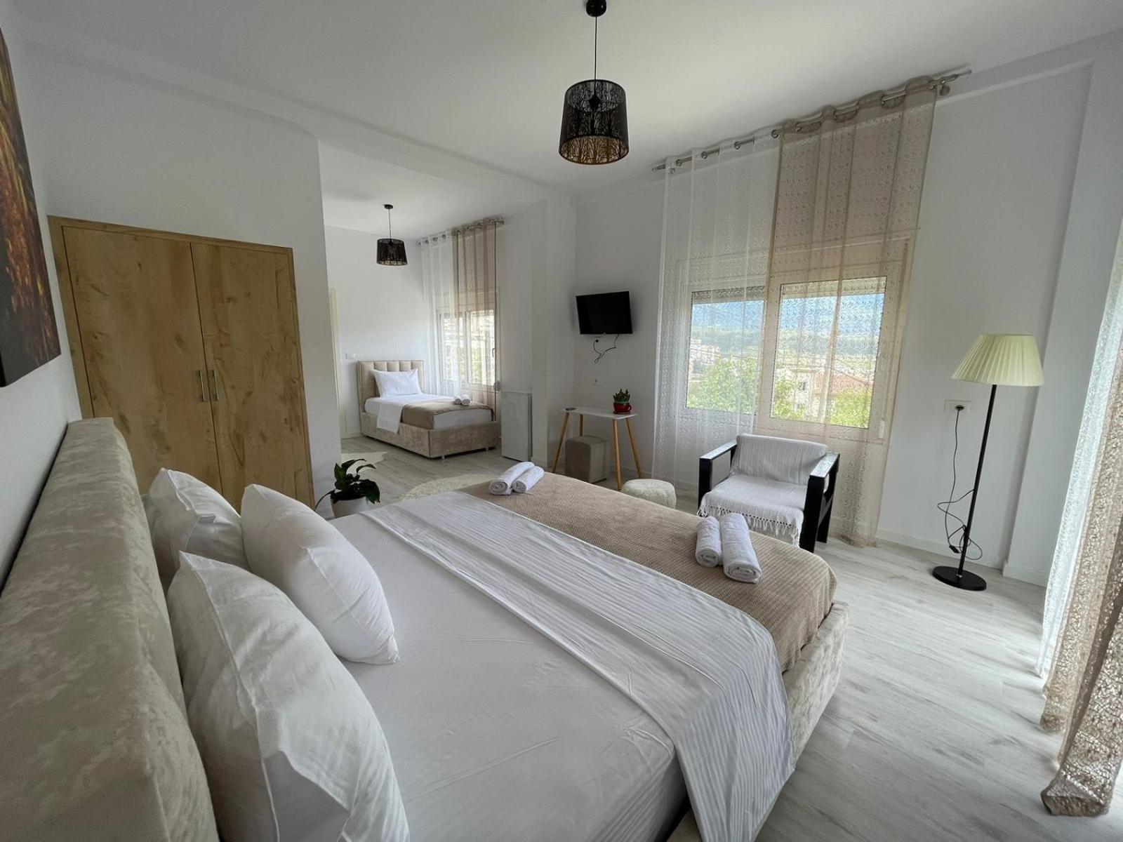Gjirokastër Ilvi Guesthouse מראה חיצוני תמונה