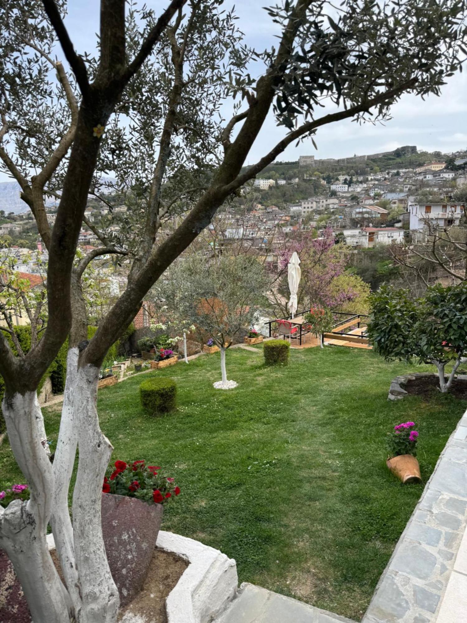 Gjirokastër Ilvi Guesthouse מראה חיצוני תמונה