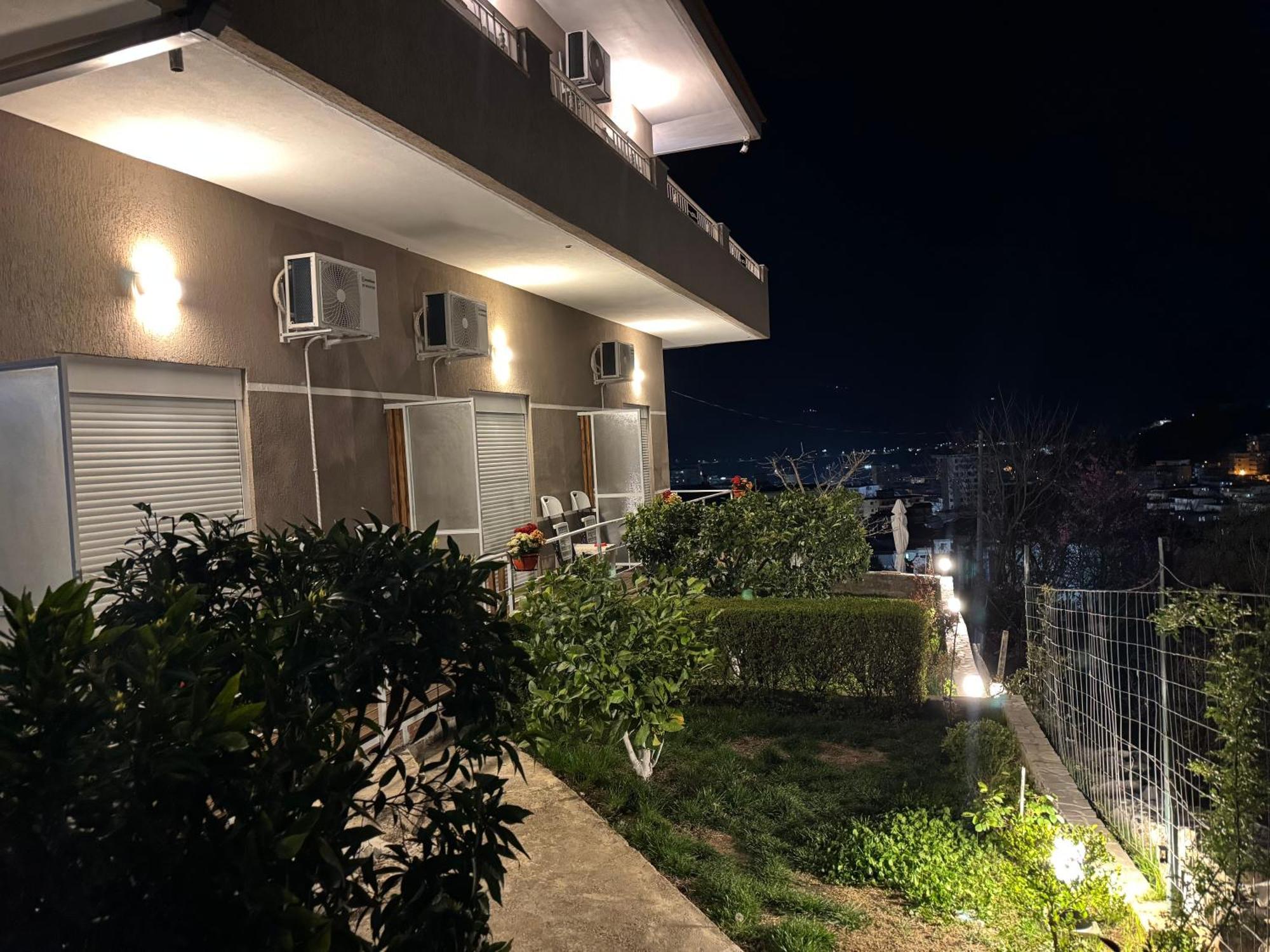 Gjirokastër Ilvi Guesthouse מראה חיצוני תמונה