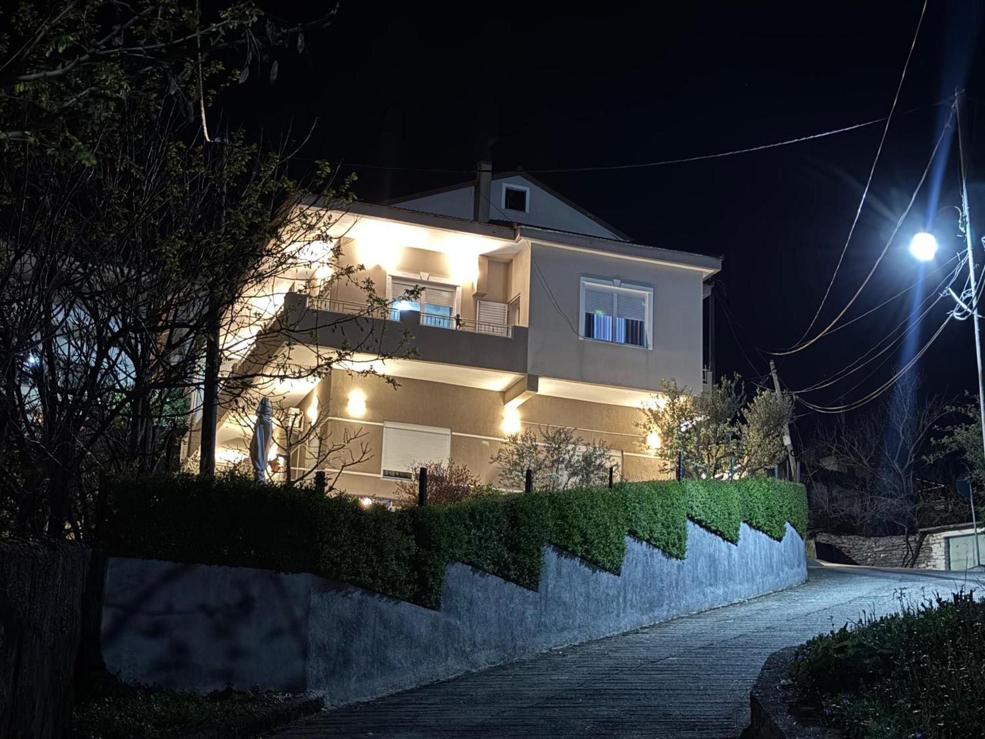Gjirokastër Ilvi Guesthouse מראה חיצוני תמונה