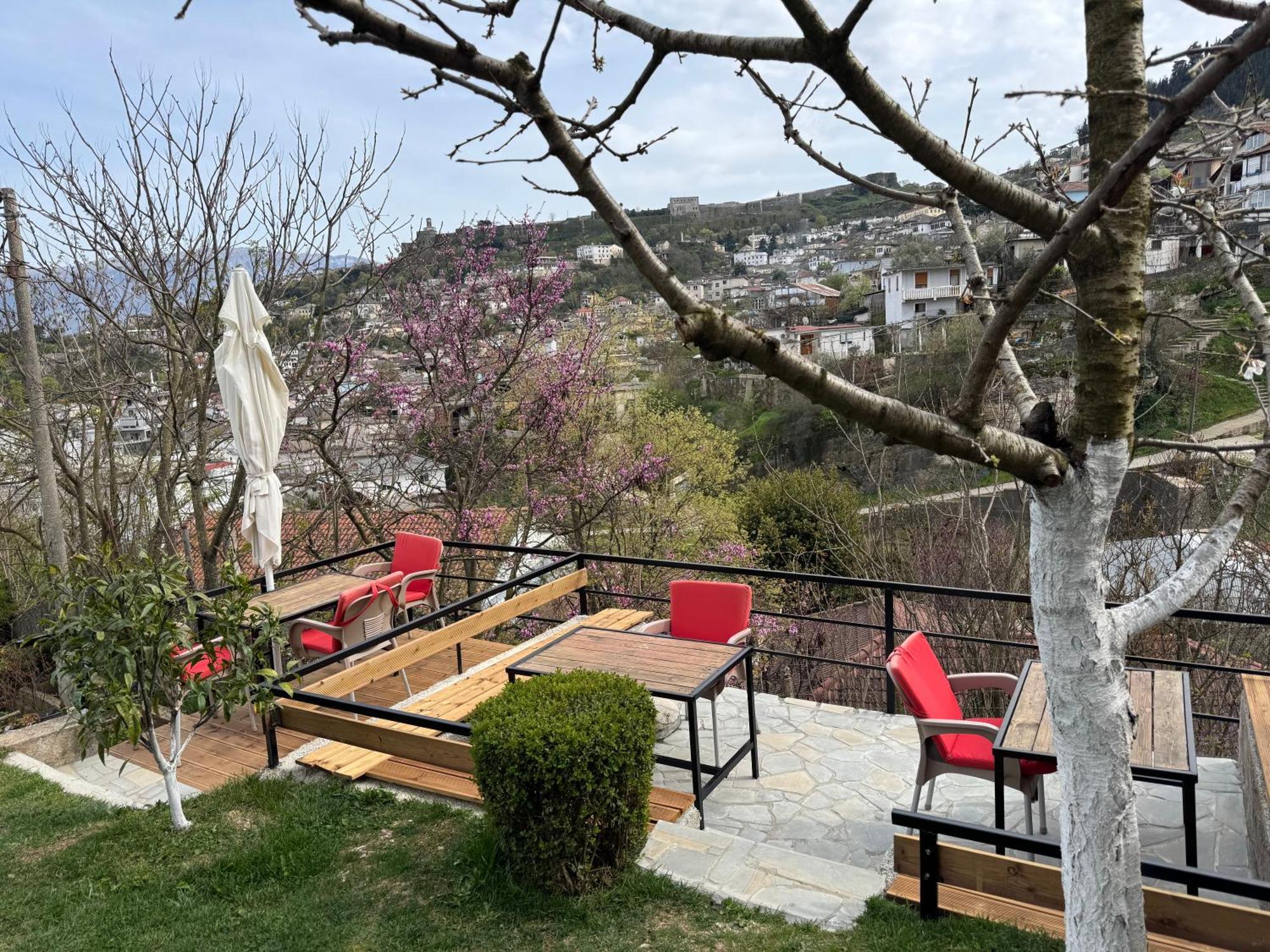 Gjirokastër Ilvi Guesthouse מראה חיצוני תמונה